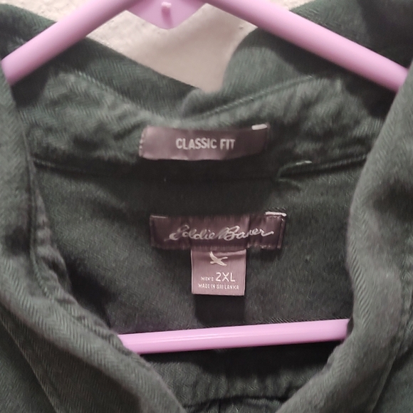 Eddie Bauer Forest Green Men's Button-Down Shirt - Picture 3 of 4